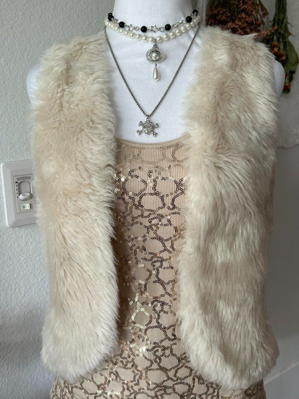 Y2K Olsenboye Cream Faux Fur Vest